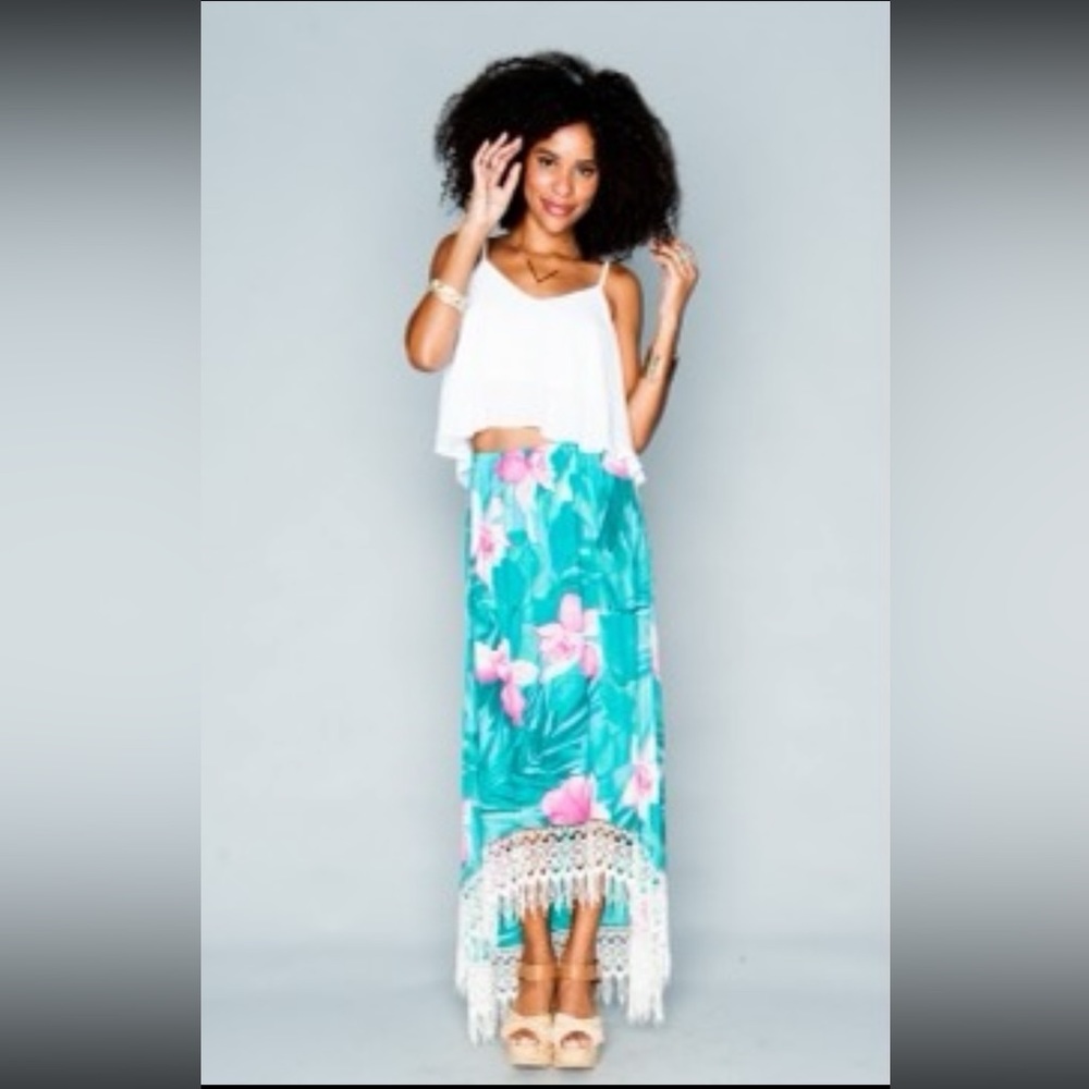 Show Me Your MuMu Skirt Size Medium